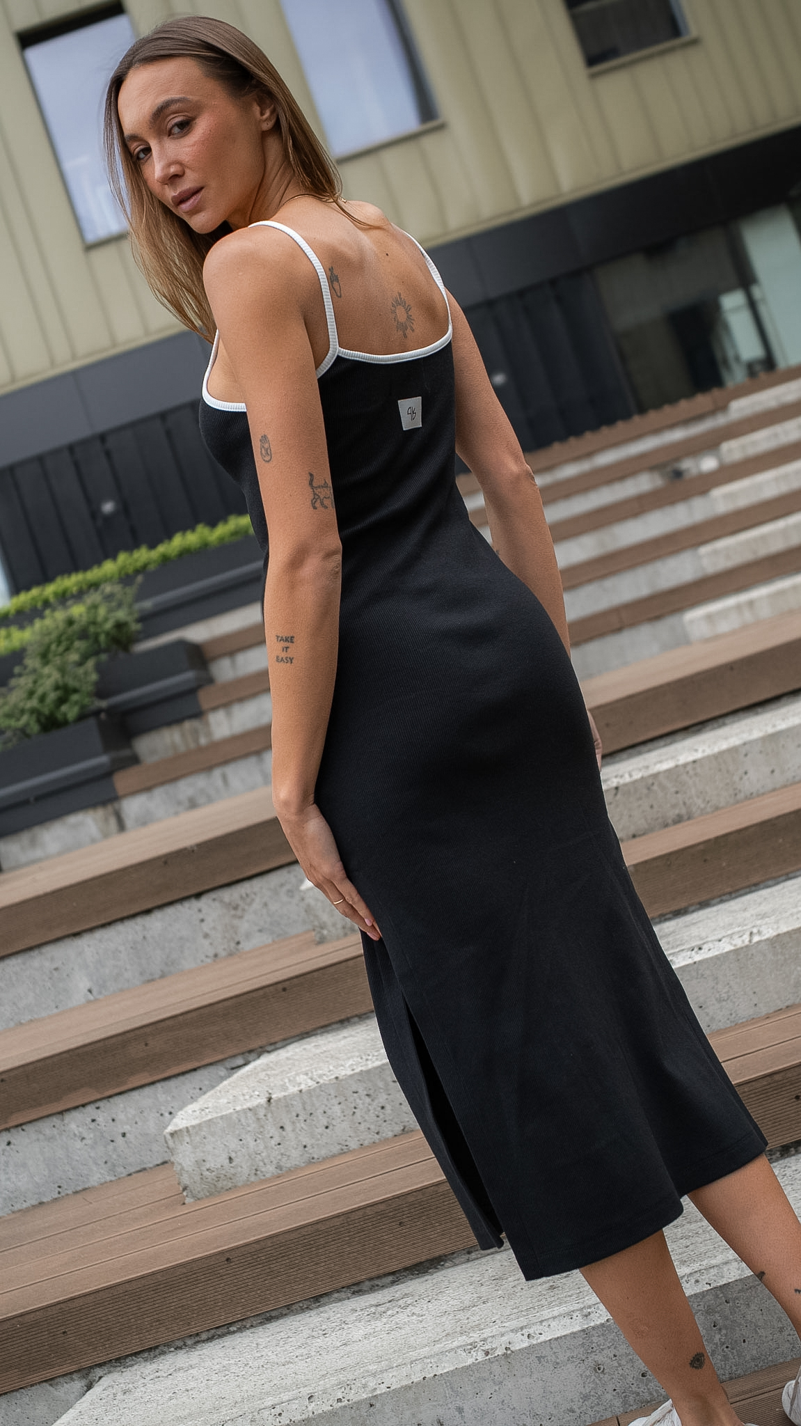Project Runway Sukienka prążek czarna - obrazek 3