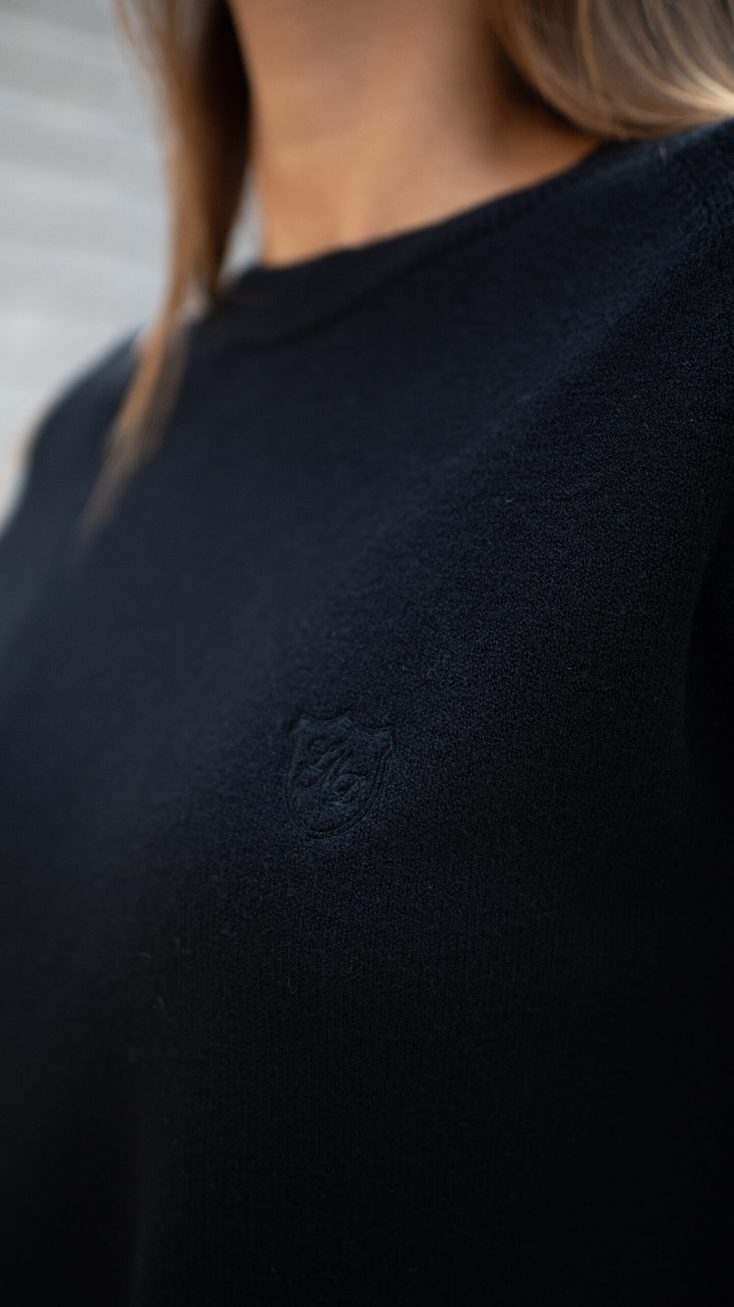 LEMONADA sweter TARCZA czarny - obrazek 3