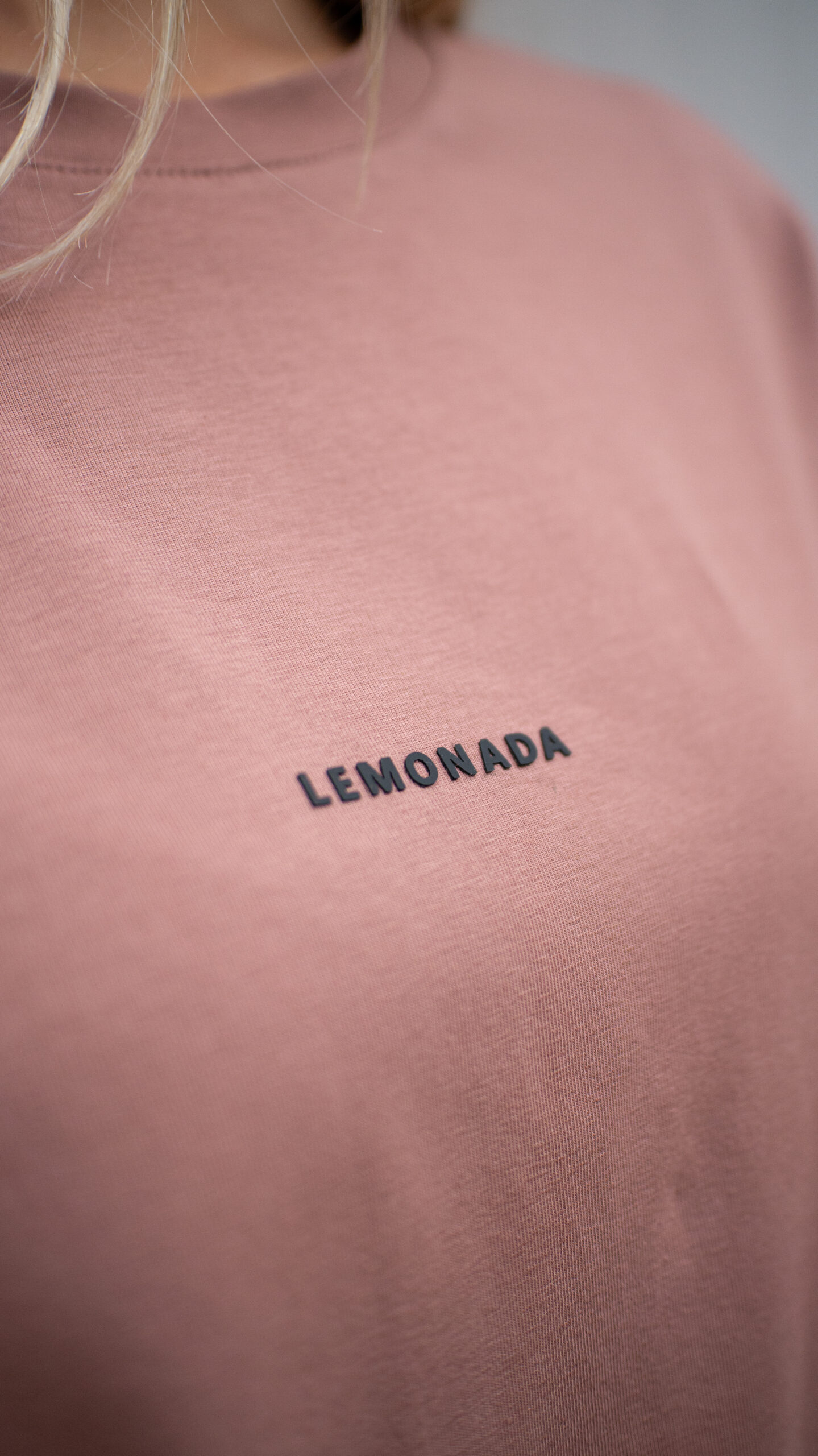 LEMONADA T-Shirt wytłaczany napis łososiowa - obrazek 3