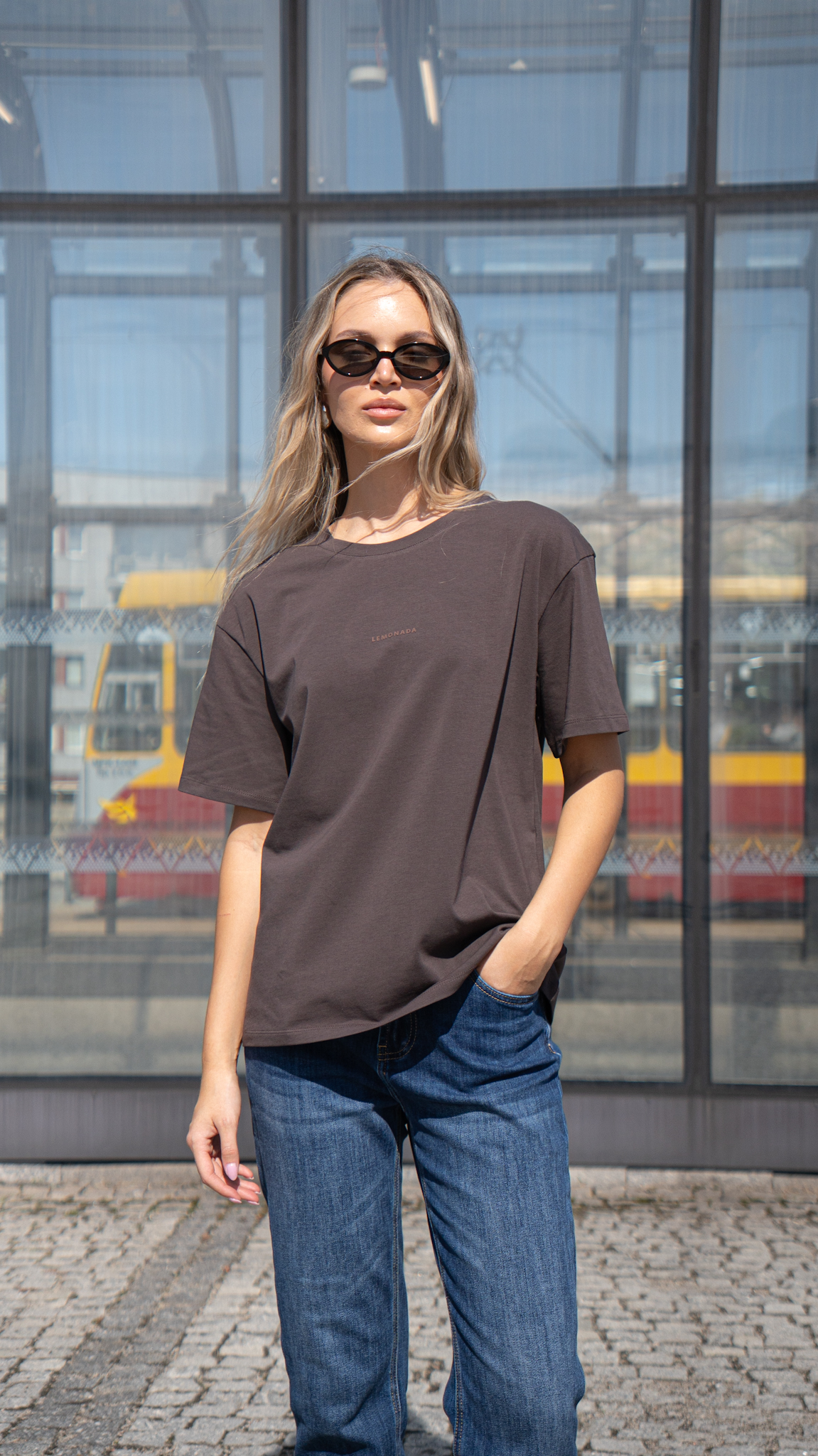 T-shirt Agathe — brąz - obrazek 3