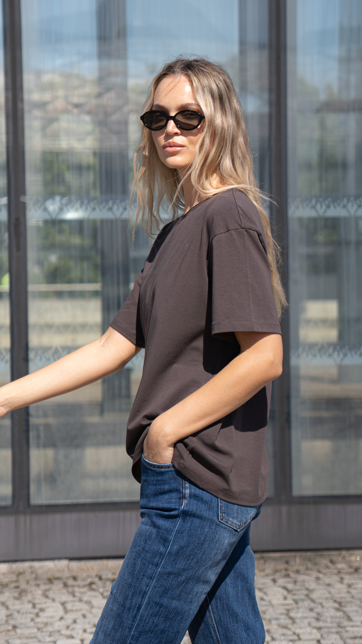 T-shirt Agathe — brąz - obrazek 4