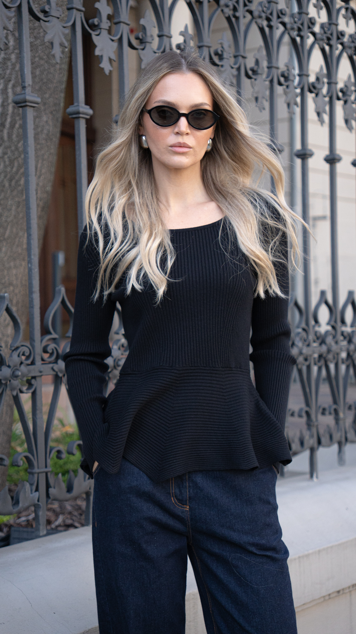 Sweter Pauline — czerń