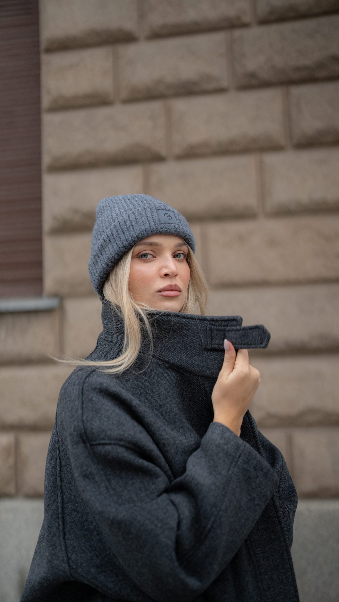 Czapka Louise Gris